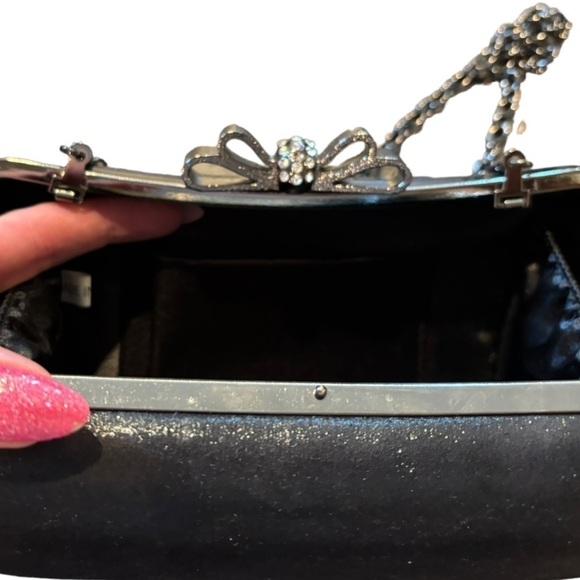 Versona Black Hard Clutch with Bow and Jewel Accents - Picture 3 of 6